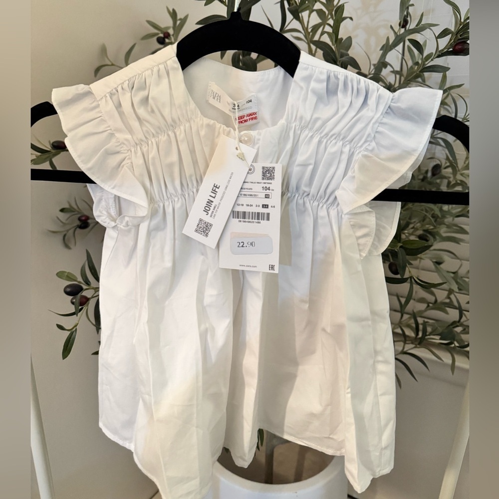 NWT Zara 3-4 yrs 
Brand new white dress